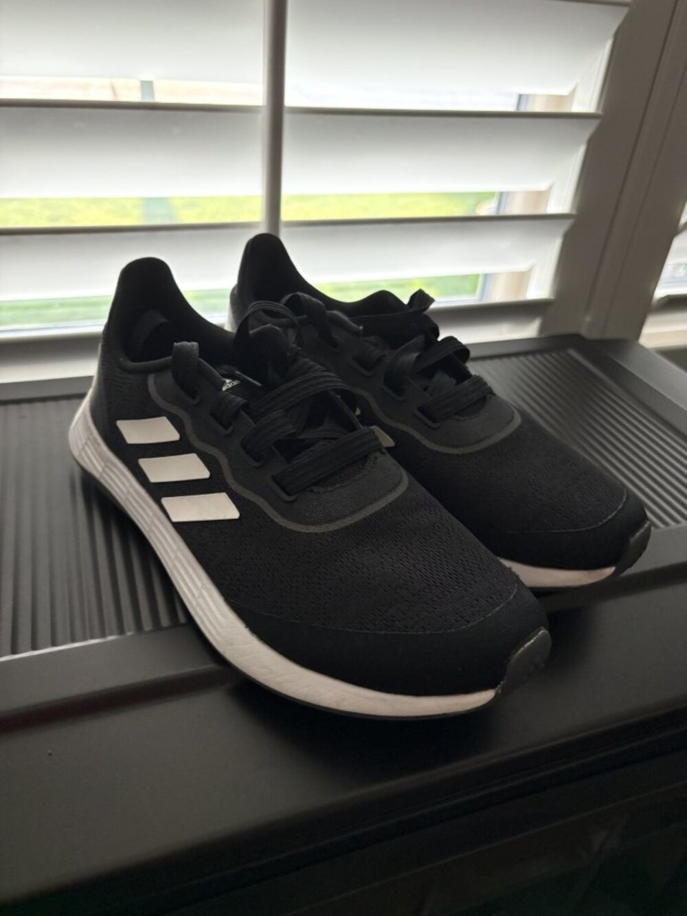 Women's Adidas shoes, size 7, worn twice!